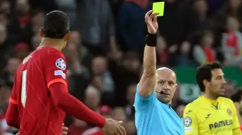 Żółta kartka wydarzeniem pierwszej połowy. Van Dijk miał prawo zrobić wielkie oczy