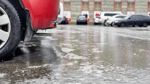 Obowiązują ostrzeżenia przed gołoledzią