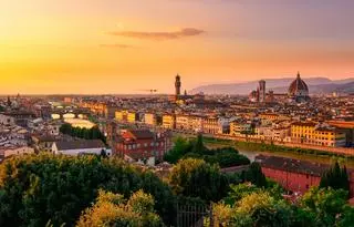 Florencja, widok na most Złotników, katedrę Santa Maria del Fiore i Stary Pałac