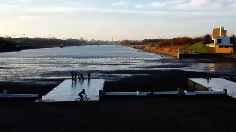 Z jeziora obecnie spuszczana jest woda