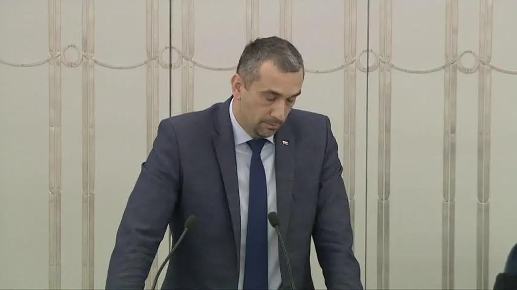 Wniosek mniejszości przedstawił senator Marek Pęk