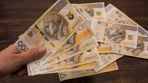 200 pln pieniadze kasa - Grabowski Foto shutterstock_1601450452_S