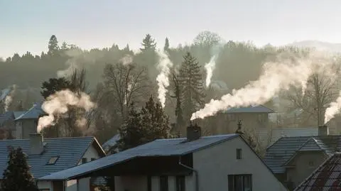 Nad Polską rozsnuł się smog. Wiele miejsc z niezdrową i złą jakością powietrza