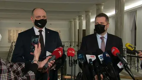 Uczniowie klas 1-4 uczą się stacjonarnie, starsi przechodzą na naukę zdalną. Decyzja ministerstwa