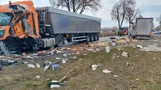 Zderzenie dwóch ciężarówek na DK 74