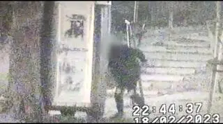 17-latek zniszczył kabinę publicznej toalety