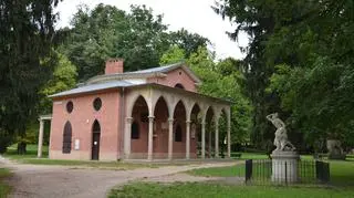 Tak wyglądał Dom Gotycki jeszcze przed tym jak runęło na niego drzewo