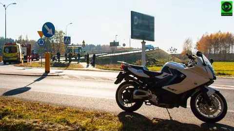 Motocyklista zginął na zjeździe z S17 w Sulbinach