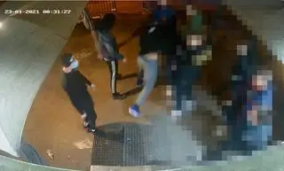 Pobicie przed jednym z lokali przy ulicy Kossaka w Bydgoszczy 