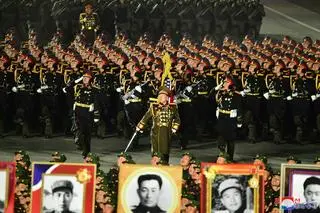 Parada wojskowa z okazji 75-lecia Koreańskiej Armii Ludowej 