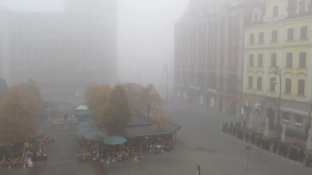 Zamglony plac Solny we Wrocławiu
