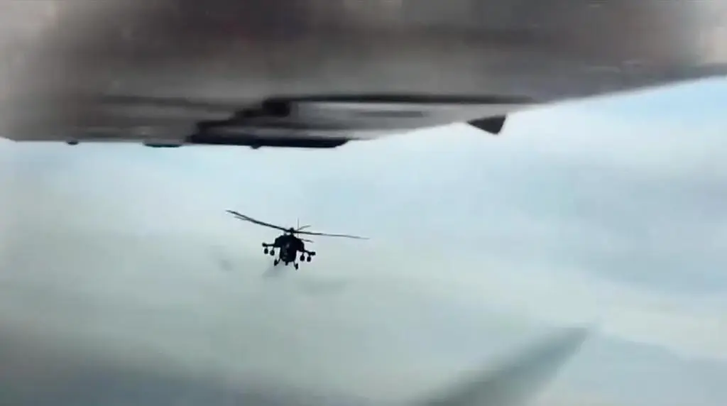 Podniebne starcie rosyjskich śmigłowców i samolotu z ukraińskim dronem.