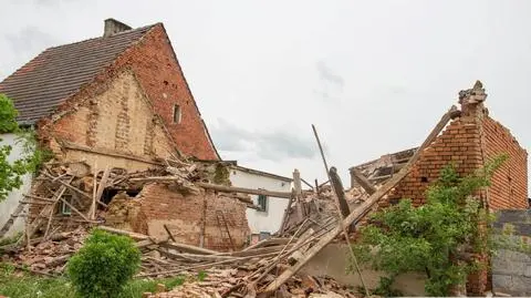 Zawaliła się stodoła, w środku był 17-latek