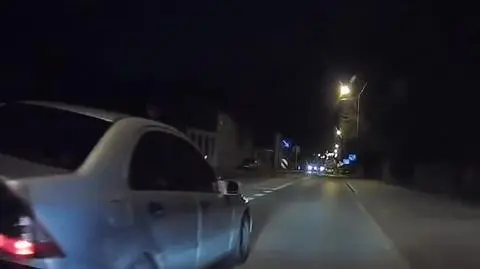 Wyprzedzał na podwójnej ciągłej i gwałtownie hamował. Grozi mu 30 tysięcy kary