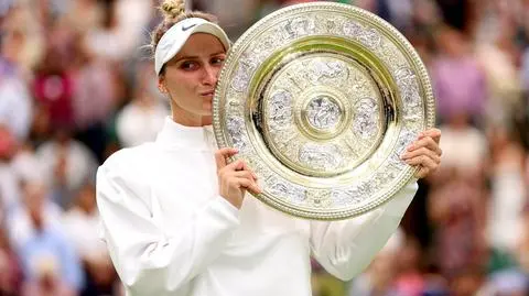 "Nie wiem, co się dzieje, tenis jest szalony". Pełnia szczęścia mistrzyni Wimbledonu