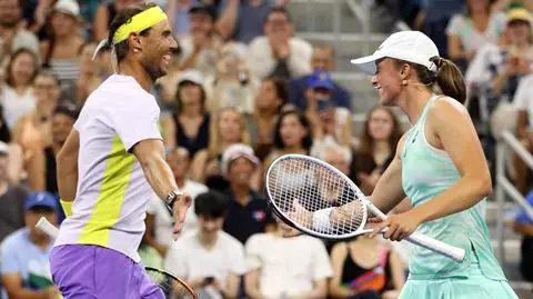 Świątek ramię w ramię z Nadalem dla Ukrainy. Dużo magii na korcie, euforia na trybunach