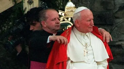 Kardynał Dziwisz z papieżem