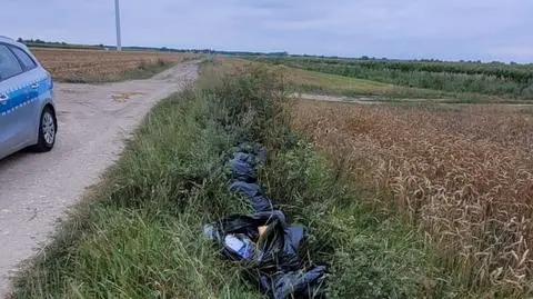 Wyrzucił śmieci do rowu. Zdradził go szkolny sprawdzian
