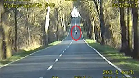 Uciekał przed policjantami, twierdził, że ich nie widział. Za wielkanocny "wyścig" stracił prawo jazdy