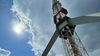 Zbombardowana wieża telewizyjna w Charkowie. Zdjęcie z marca 2022 roku  