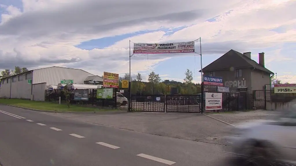 Zakrwawiony mężczyzna obok cztery psy. Policja i prokuratura sprawdzają jak doszło do śmierci 64-latka