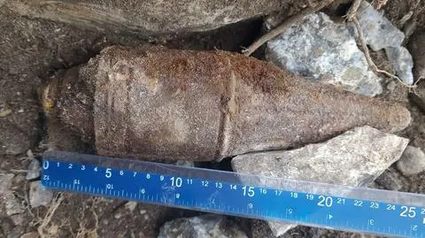 Głowica przeciwpancerna z czasów II wojny światowej został odkopana w Tarnowie