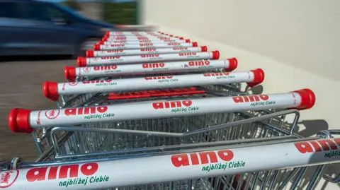 Handlowy gigant pokazuje wyniki, akcje konkurenta mocno w dół