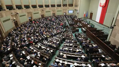 Sondaż dla Faktów TVN i TVN24. Kto zyskuje kto traci poparcie?