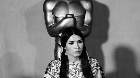 Marlon Brando, nagrodzony za kreację w "Ojcu chrzestnym", nie chciał odebrać statuetki osobiście i przysłał zastępstwo w osobie Sacheen Littlefeather