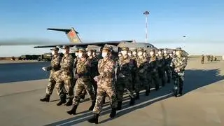 Chińscy żołnierze wylądowali w Rosji. Wezmą udział we wspólnych manewrach. Zdjęcie archiwalne 