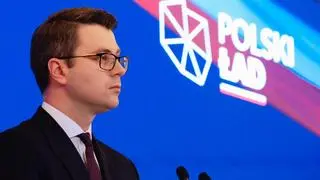 Piotr Mueller na konferencji w KPRM