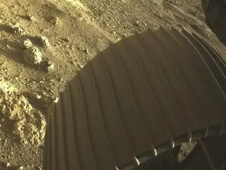 Łazik Perseverance przesyła pierwsze zdjęcia z Marsa