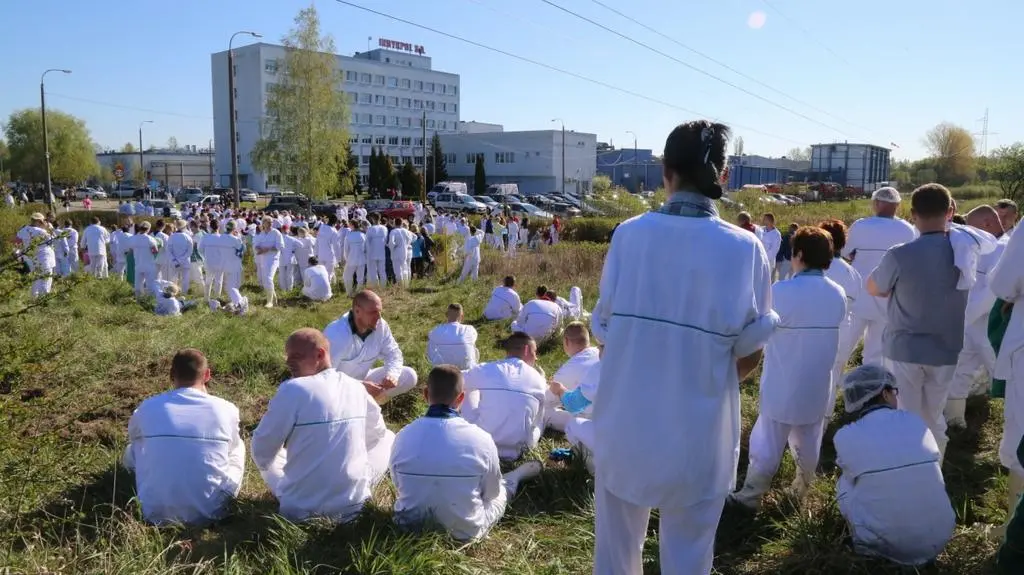 Rzecznik straży pożarnej: w chwili rozszczelnienia na terenie zakładu było 528 pracowników