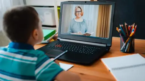 zdalne nauczanie szkola zdalna shutterstock_1702353127