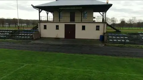 Dwa psy pogryzły Bartka, gdy po treningu schodził z boiska. Dotarli do właściciela zwierząt