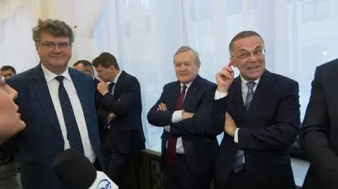 Przedstawiciele PiS-u twierdzą, że nie słyszą pytania dziennikarki