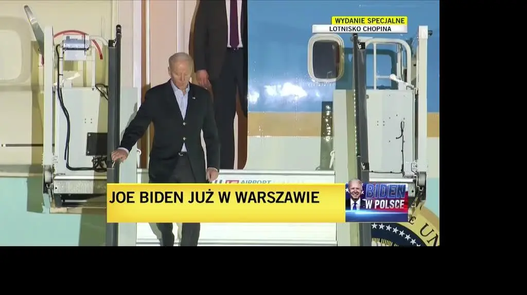 biden wysiadl z samolotu 