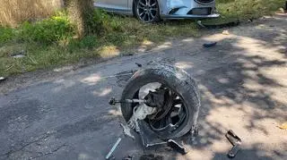 Zjechał z drogi i uderzył w drzewo. Nie żyje 46-latek