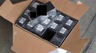 Wnaczepie TIR-a znajdują się hurtowe ilości podrobionych produktów 