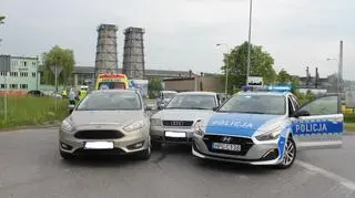 Pojazd uciekiniera został zaklinowany między osobowym fordem a radiowozem