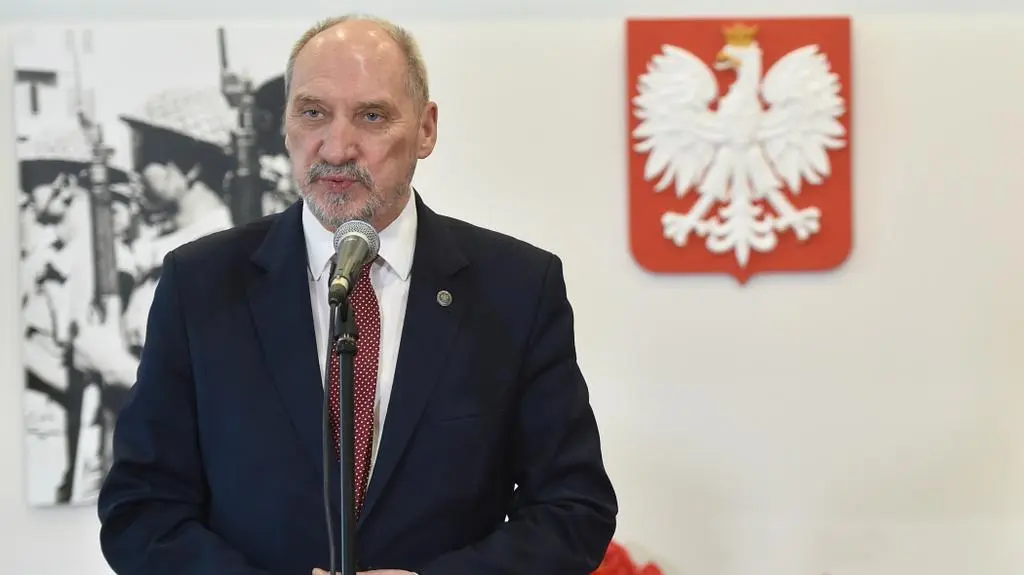 Szef MON chwali się zakupami