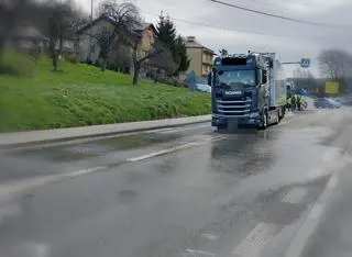 Pieszy zginął potrącony przez ciężarówkę