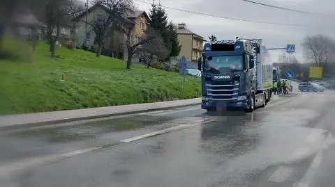 Pieszy zginął potrącony przez ciężarówkę