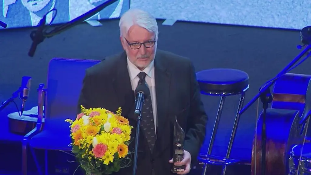 Witold Waszczykowski odbiera nagrodę
