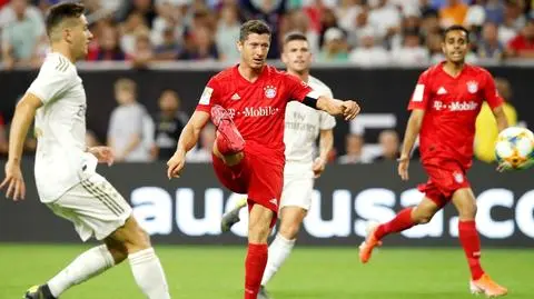 Hiszpanie plotkują o Realu, Niemcy o Bayernie. Medialny spór o Lewandowskiego