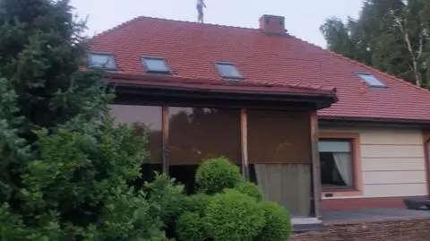 Właściciel wrócił do domu, złodziej uciekł na dach