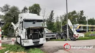 Policja: kierowca ciężarówki zatrzymał pojazd na przejeździe kolejowym