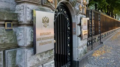 Ciało rosyjskiego dyplomaty przed ambasadą. Przyczyny śmierci niejasne