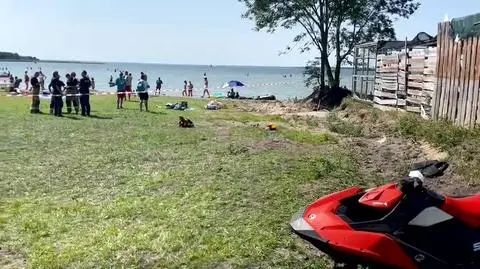 Skuter bez sternika wpłynął na plażę