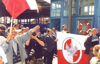 Protestujący chcieli uniemożliwić kobietom wejście na pokład 